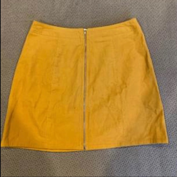 Brand New Size M Yellow Zip Front Skirt - Picture 1 of 2